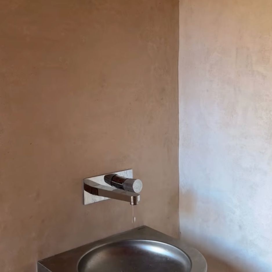 tadelakt w domu z konopi